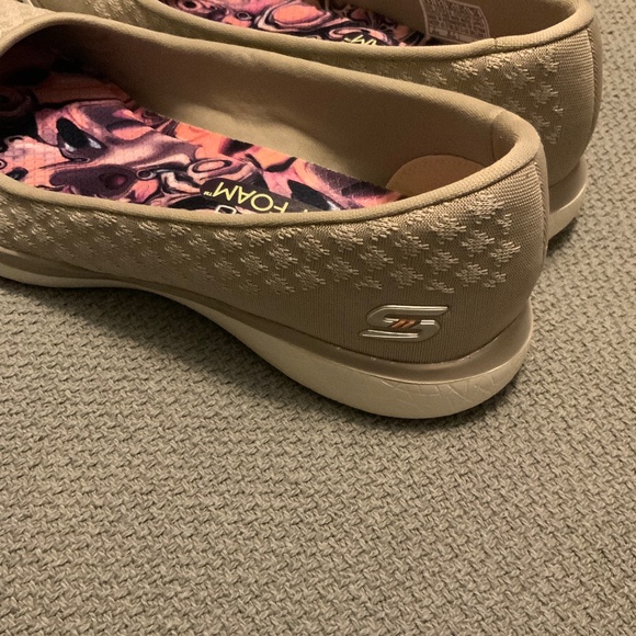 Women’s Slip On MEMORY Foam Skechers - Picture 3 of 6